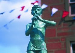 PeterPanStatueinKirriemuir startingpointforthecycleroutetoReekieLinn