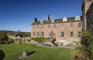 Airlie Castle